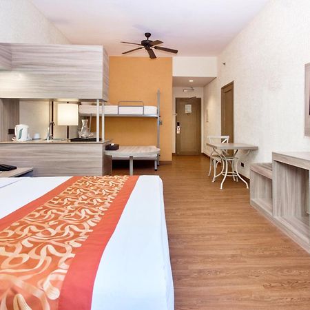 Microtel By Wyndham Boracay Balabag  Esterno foto