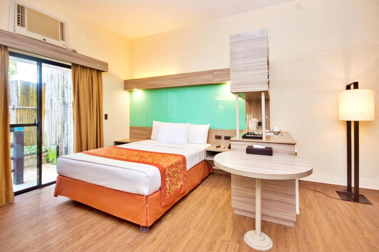 Microtel By Wyndham Boracay Balabag  Esterno foto