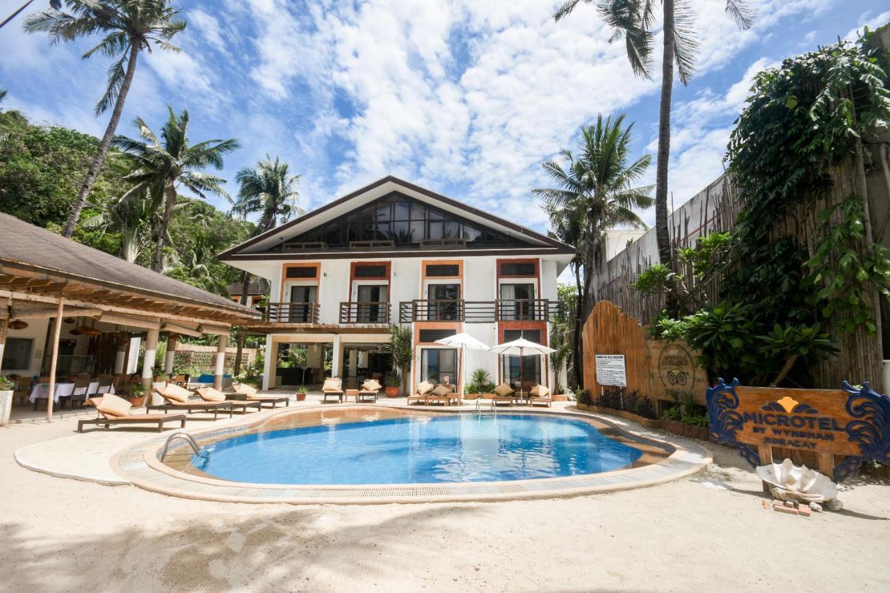 Microtel By Wyndham Boracay Balabag  Esterno foto