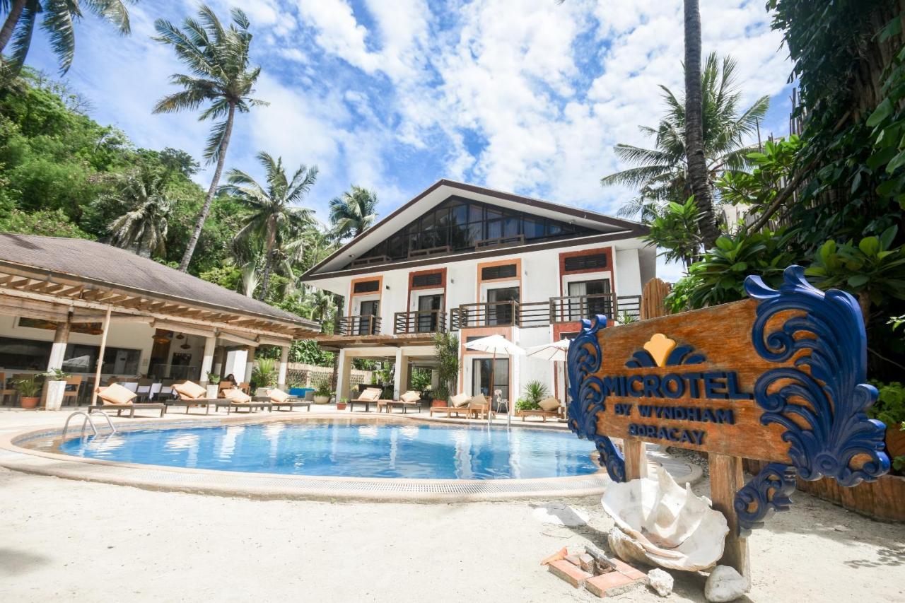 Microtel By Wyndham Boracay Balabag  Esterno foto