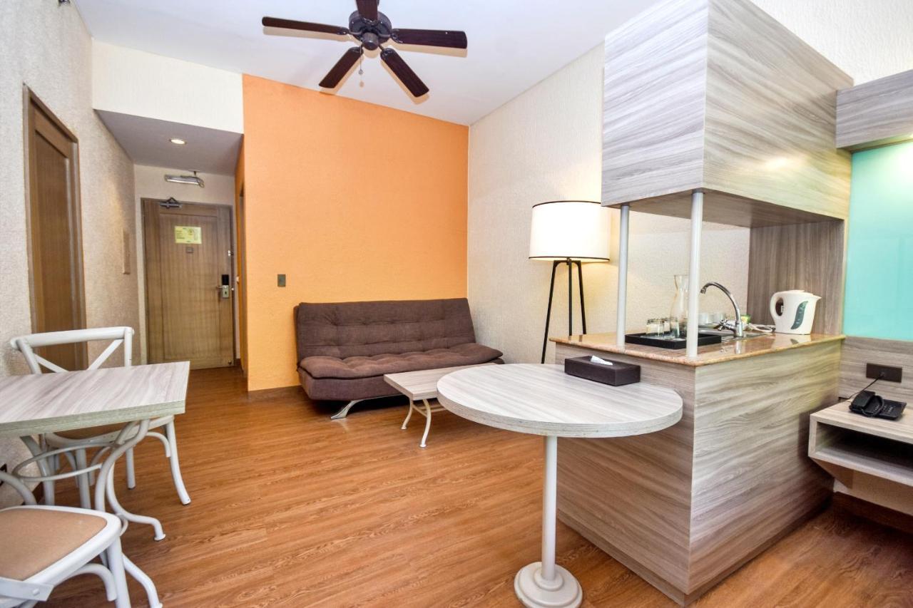 Microtel By Wyndham Boracay Balabag  Esterno foto