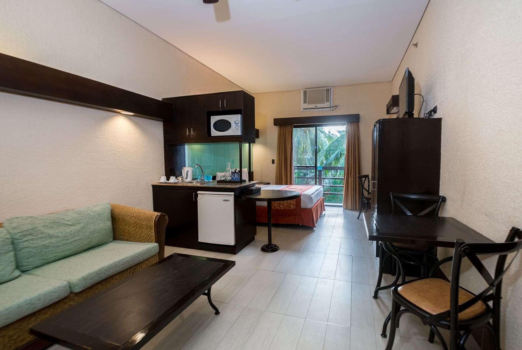 Microtel By Wyndham Boracay Balabag  Esterno foto