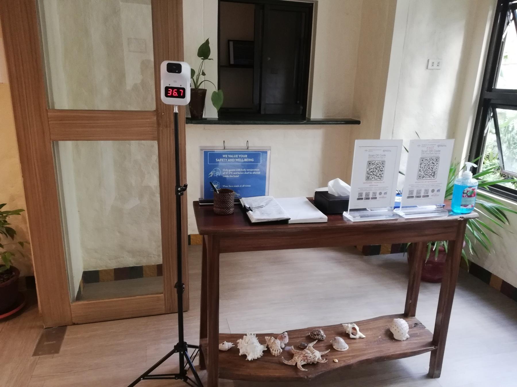 Microtel By Wyndham Boracay Balabag  Esterno foto