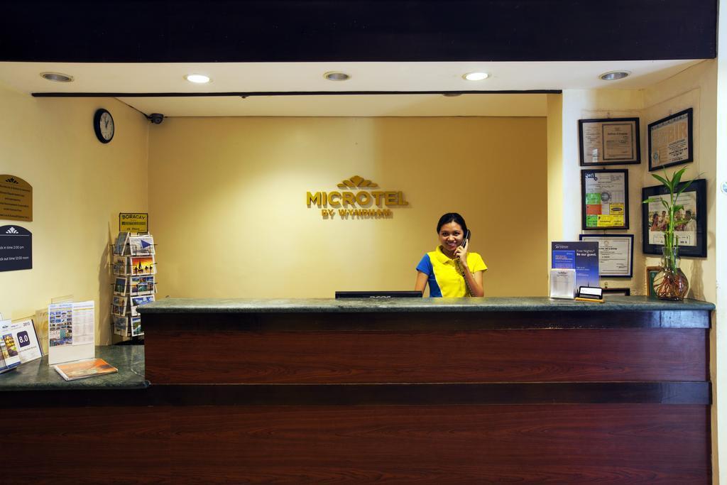 Microtel By Wyndham Boracay Balabag  Esterno foto