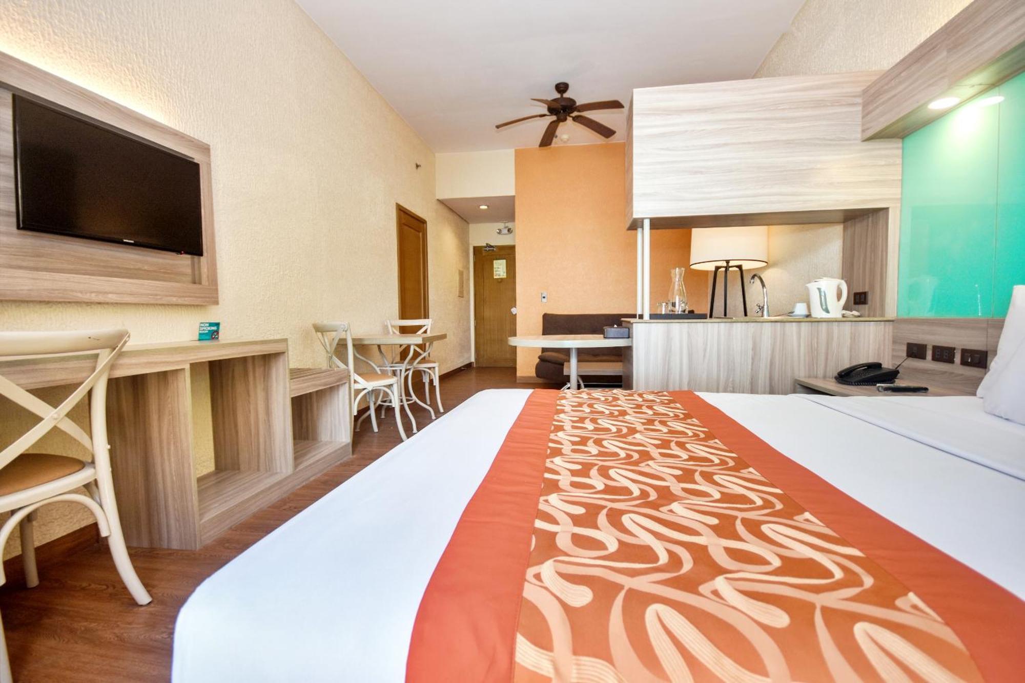 Microtel By Wyndham Boracay Balabag  Esterno foto