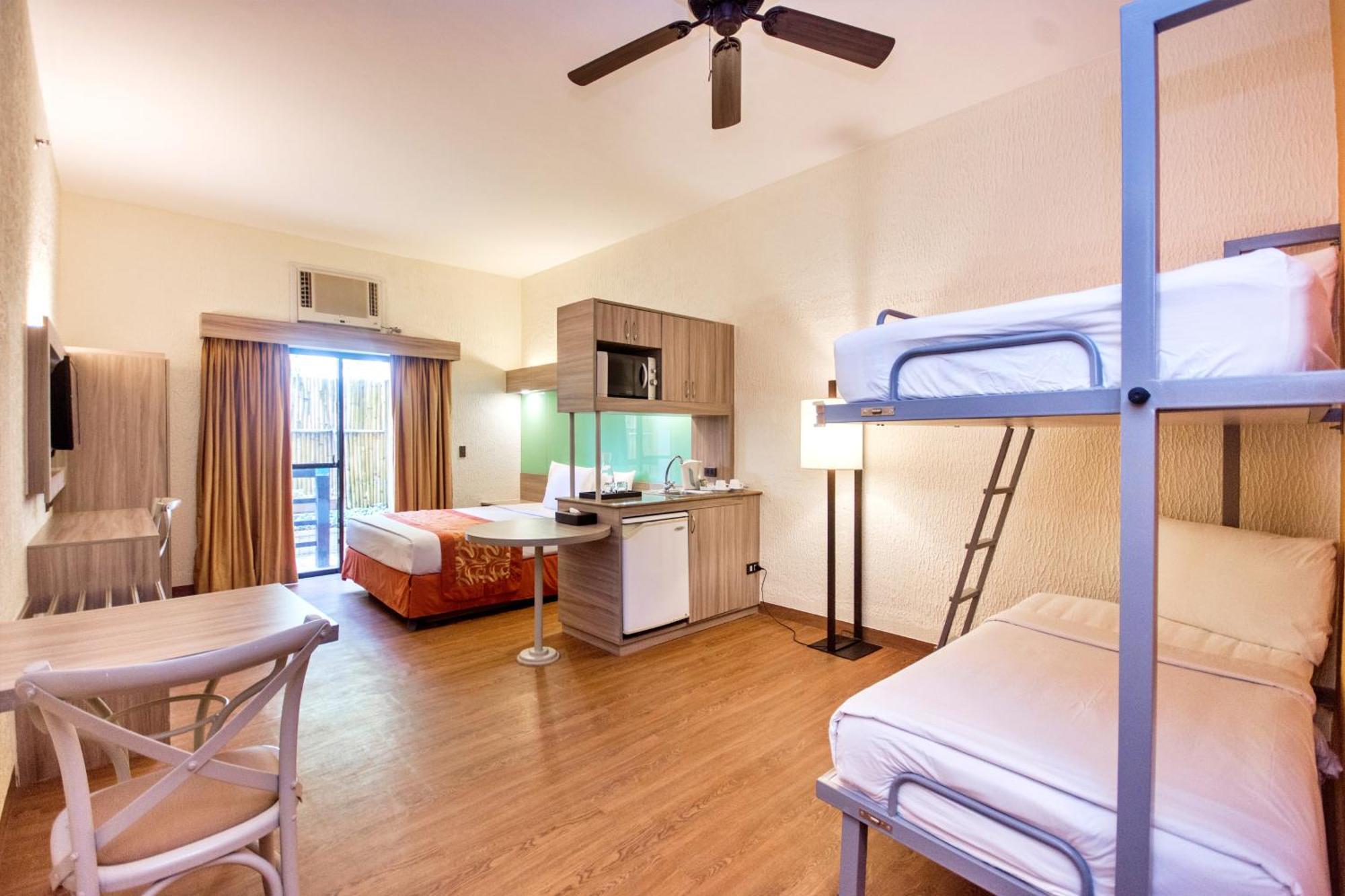 Microtel By Wyndham Boracay Balabag  Esterno foto