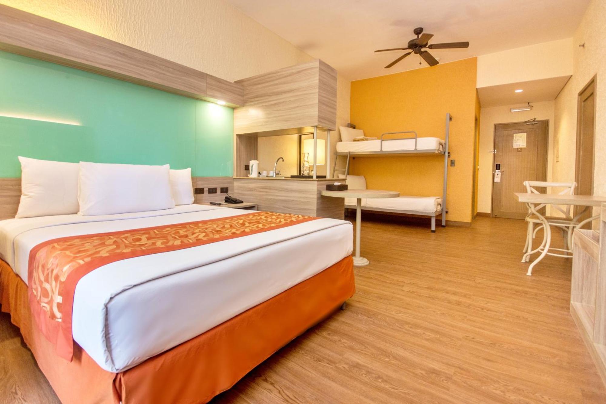 Microtel By Wyndham Boracay Balabag  Esterno foto