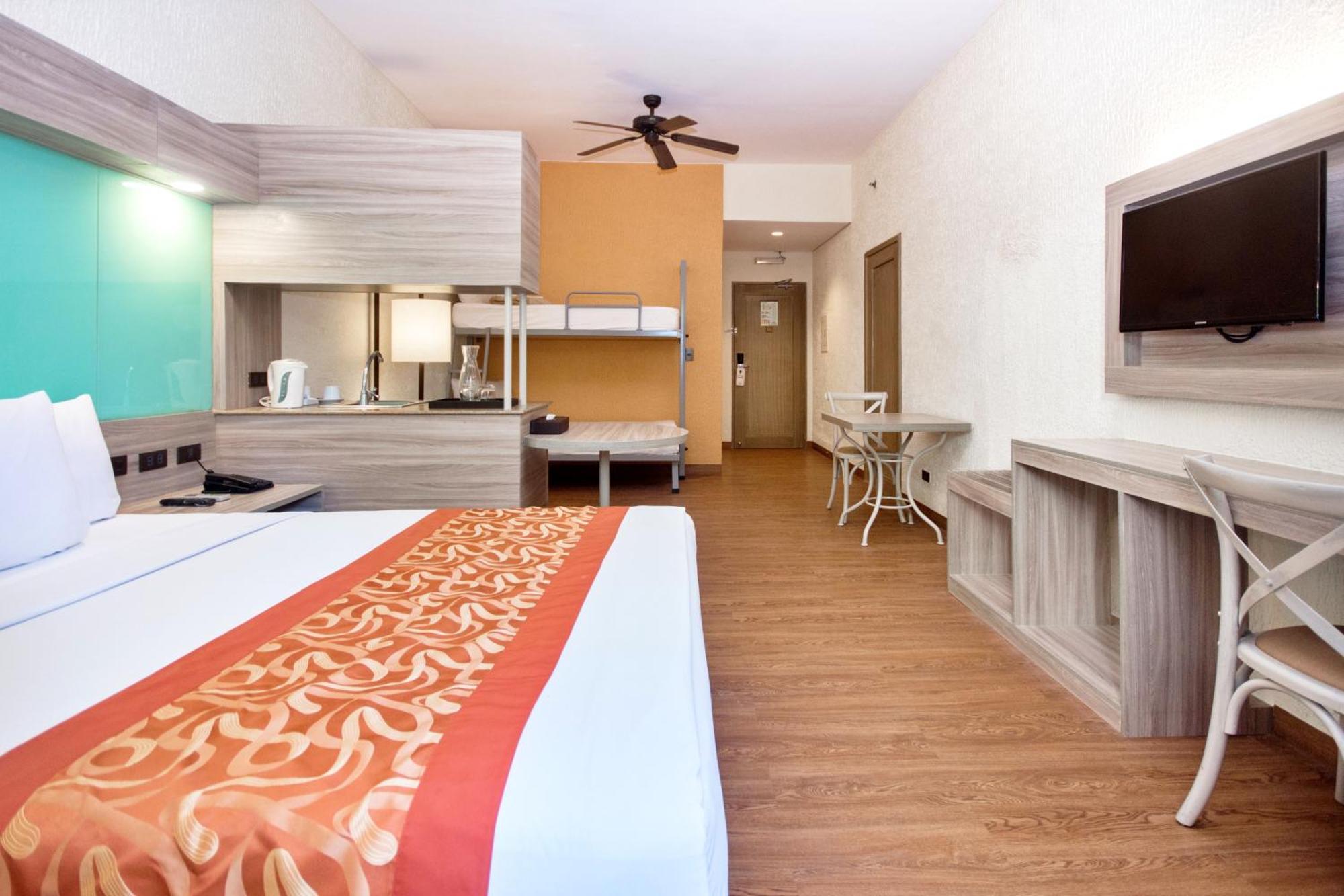Microtel By Wyndham Boracay Balabag  Esterno foto