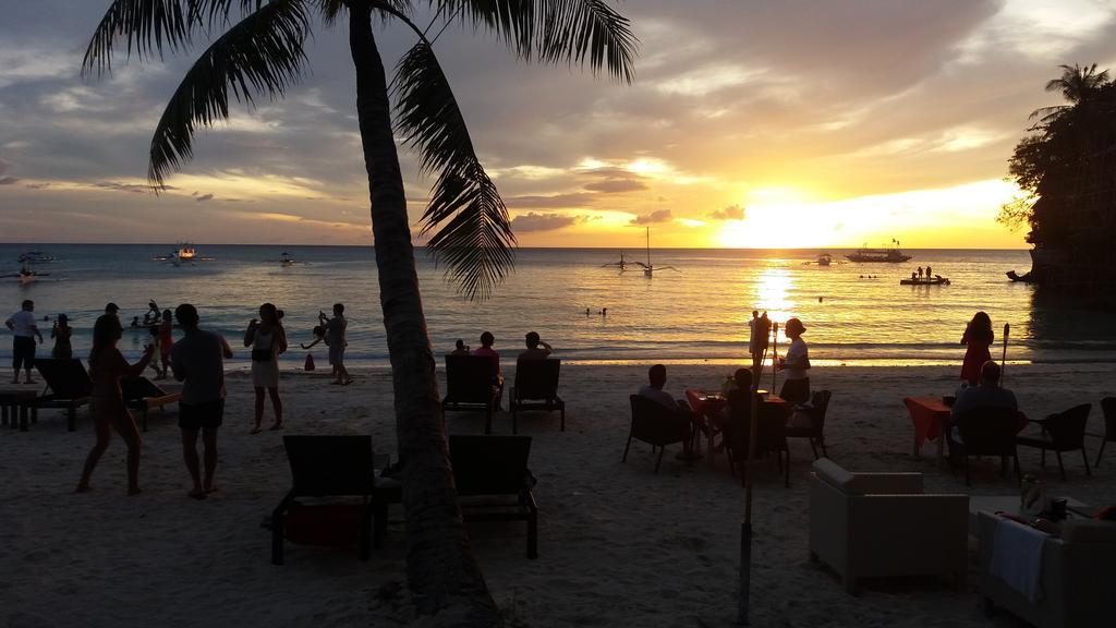 Microtel By Wyndham Boracay Balabag  Esterno foto