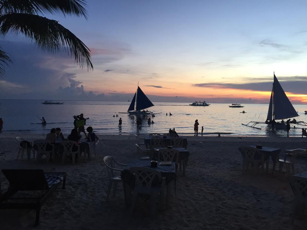 Microtel By Wyndham Boracay Balabag  Esterno foto